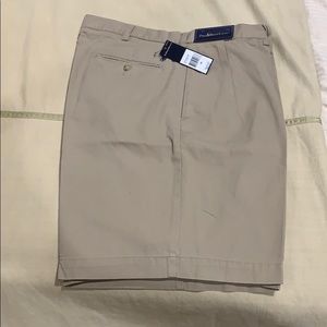Men’s khaki shorts